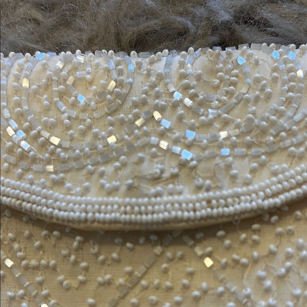 Elegant Vintage Cream And White‎ Beaded Clutch - Picture 2 of 10
